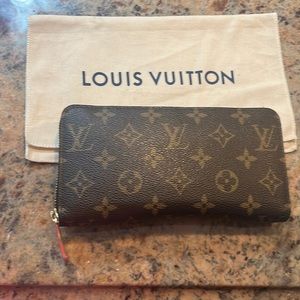 Louis Vuitton zippy wallet